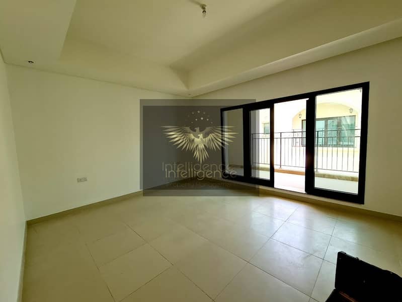 5 Ideal Investment! Exclusive Villa with Maid`s Room