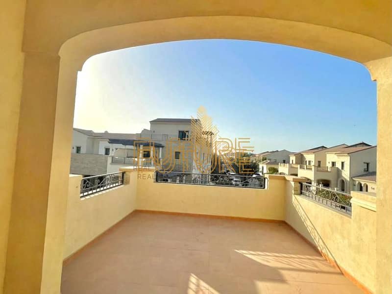 21 Experience the Good Ambiance for this Luxury 3 BR Villa
