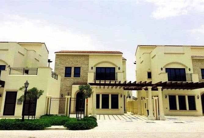 12 Gorgeous Villa with Facilities Ready to Move In