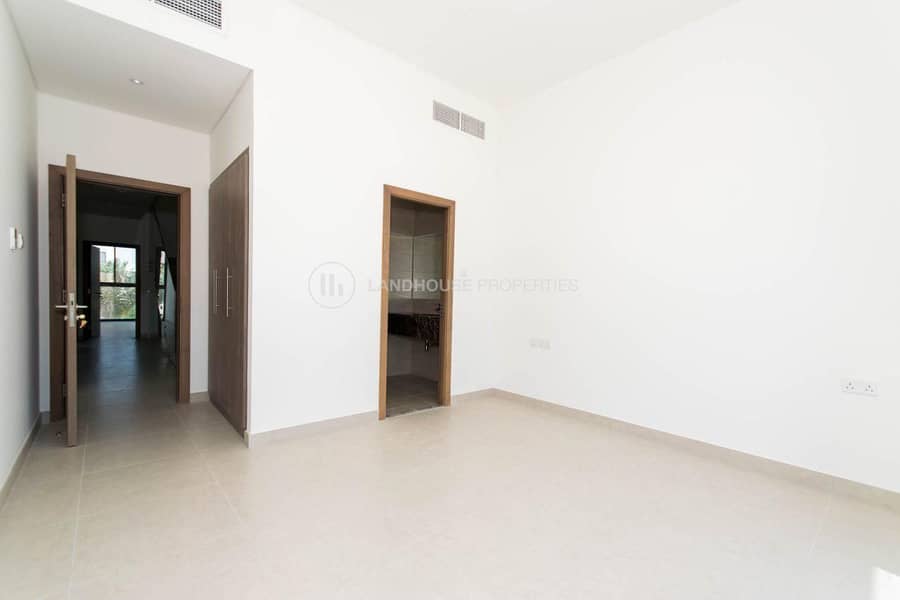 4 Corner 3 BHK Townhouse with Maid's Room