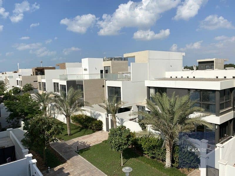 12 Upgraded modern 5 BR Villa! | Direct to the Owner