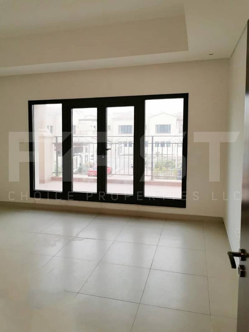 5 Vacant Now! Big Size Villa in Good Location