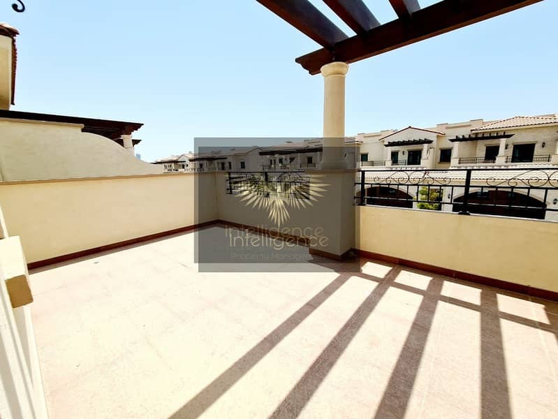 16 Vacant! Well maintained Villa with Maid's room!