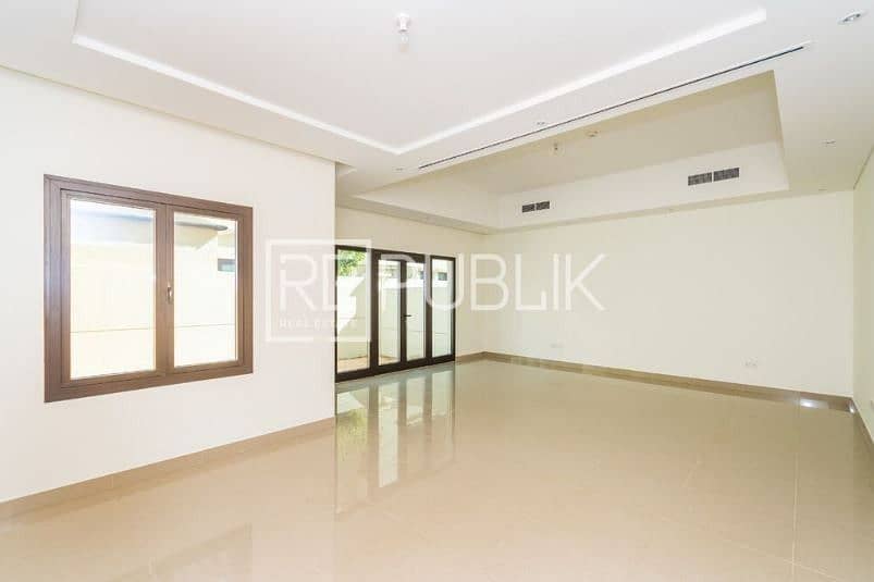 3 Well Maintained Modern 3 BR Villa with Maid Room
