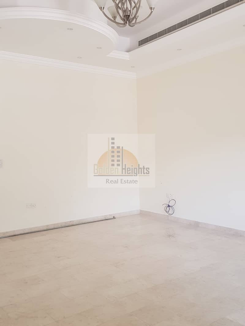 4 BUMPER DEAL - Huge 5Bhk Duplex Villa Available In Sharqan Area