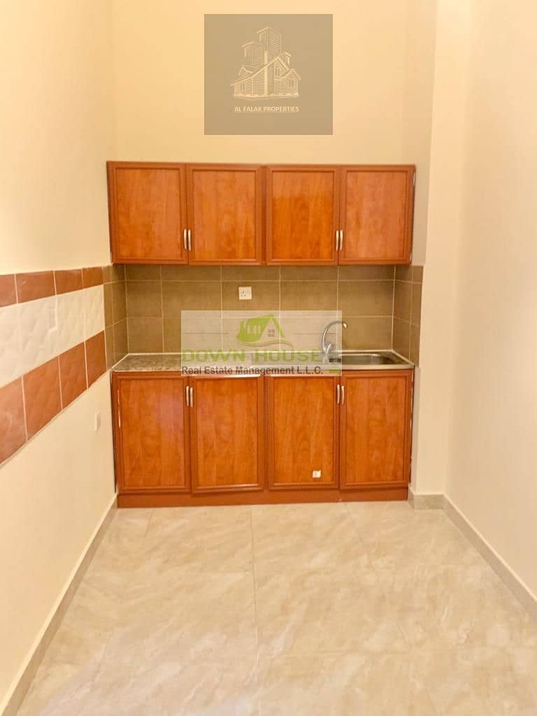 8 Super Amazing  proper 1 bed Apt with separate kitchen