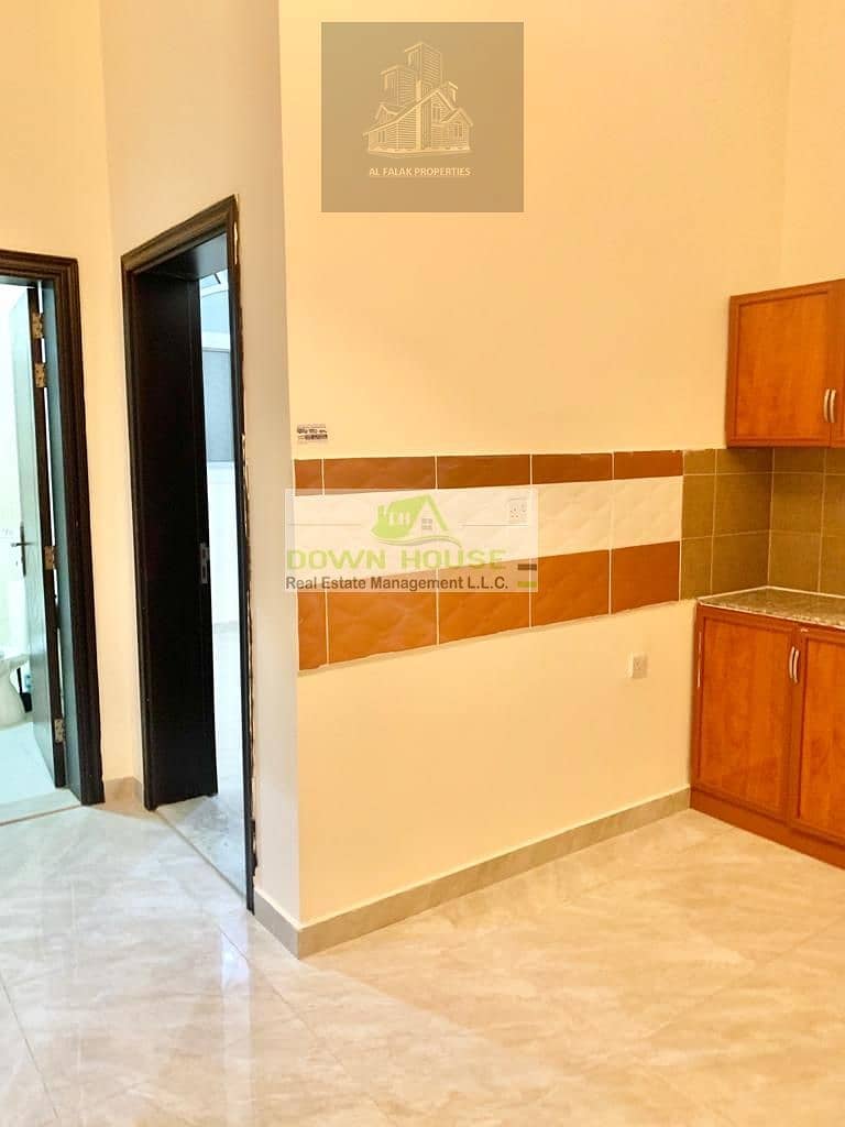 10 Super Amazing  proper 1 bed Apt with separate kitchen