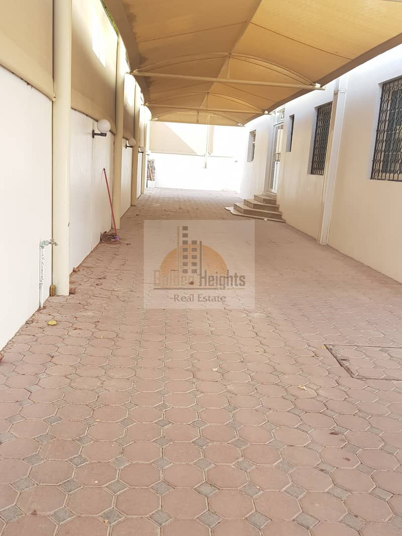 11 BUMPER DEAL - Huge 5Bhk Duplex Villa Available In Sharqan Area