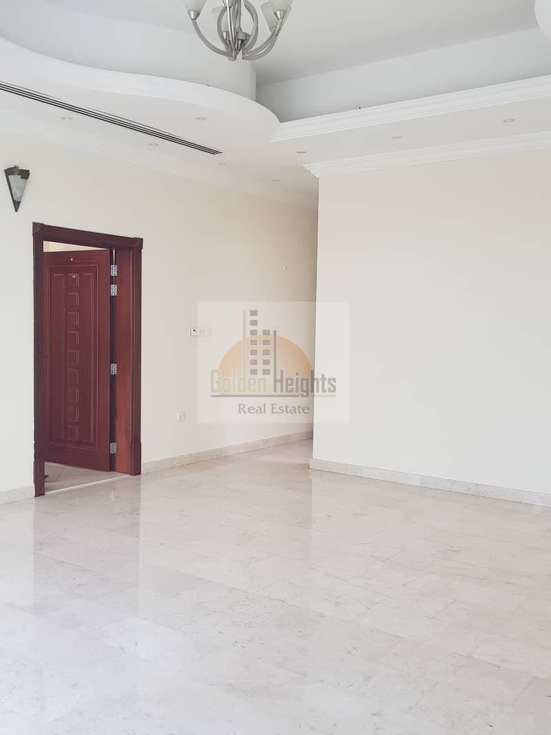 12 BUMPER DEAL - Huge 5Bhk Duplex Villa Available In Sharqan Area