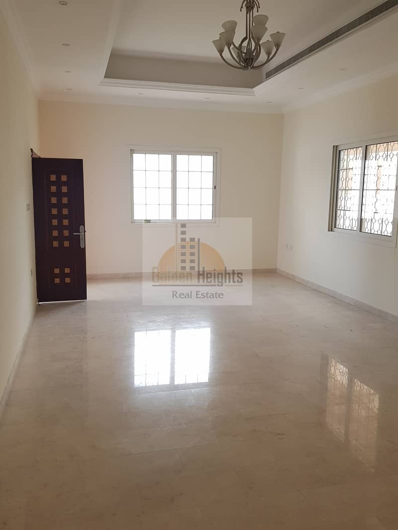 17 BUMPER DEAL - Huge 5Bhk Duplex Villa Available In Sharqan Area