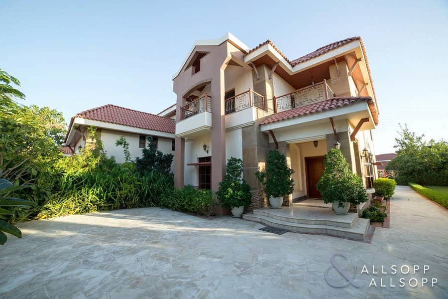 5 Bed Mansions | Large Plot | Private Pool