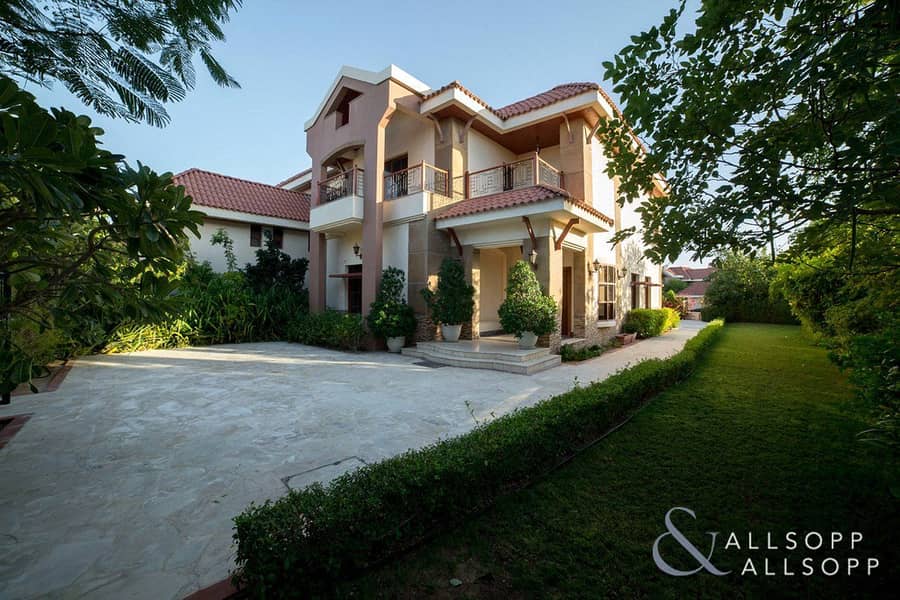 4 5 Bed Mansions | Large Plot | Private Pool