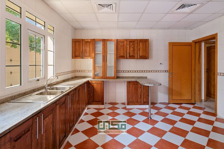3 Spacious 4 bedroom villa for rent in Mirdiff