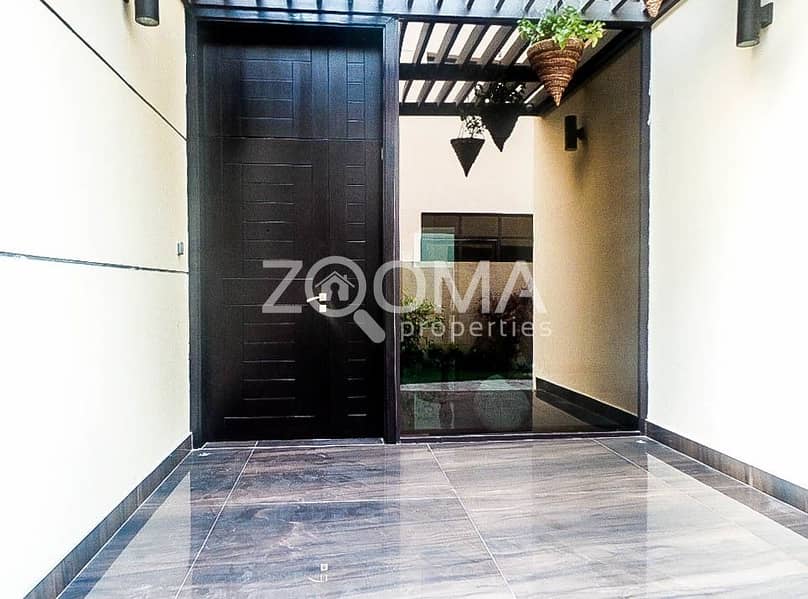 20 Great Investment | Luxurious Upgraded Villa+Maid