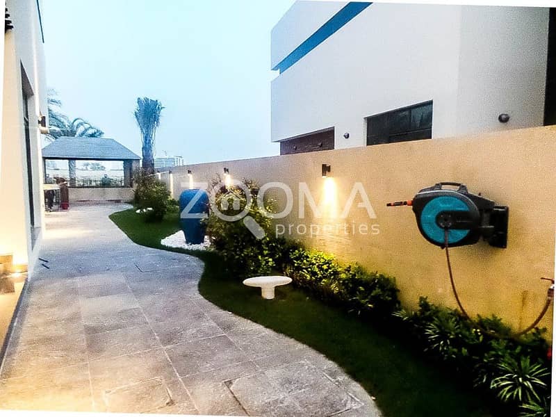 22 Great Investment | Luxurious Upgraded Villa+Maid