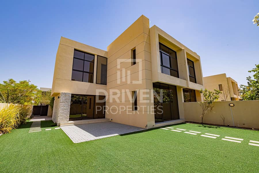 Best 4 Bedroom Townhouse with Upgraded Garden