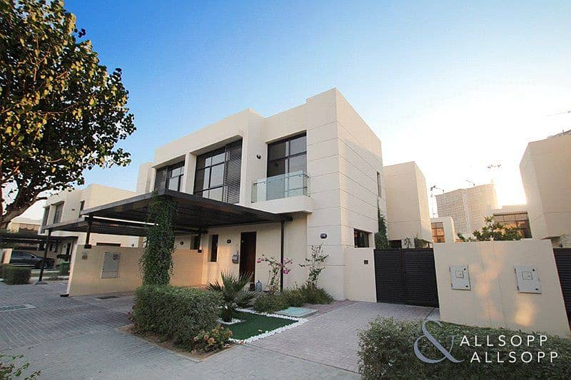 15 Upgraded | Four Bedrooms | Close To Pool