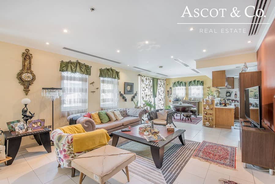 2 Immaculate Regional 5 Bed | Private Pool