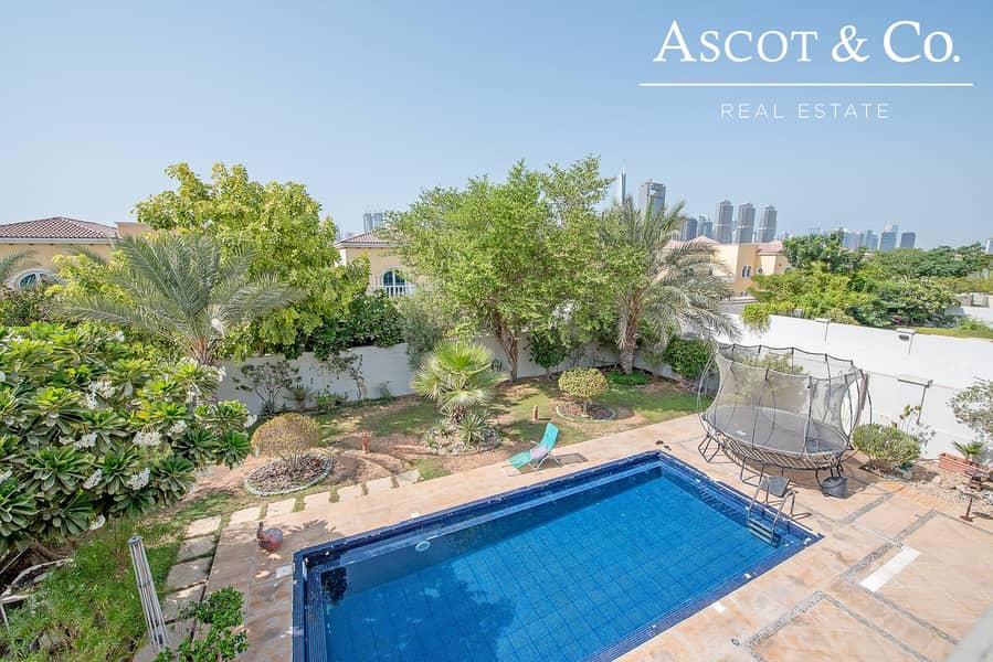 5 Immaculate Regional 5 Bed | Private Pool