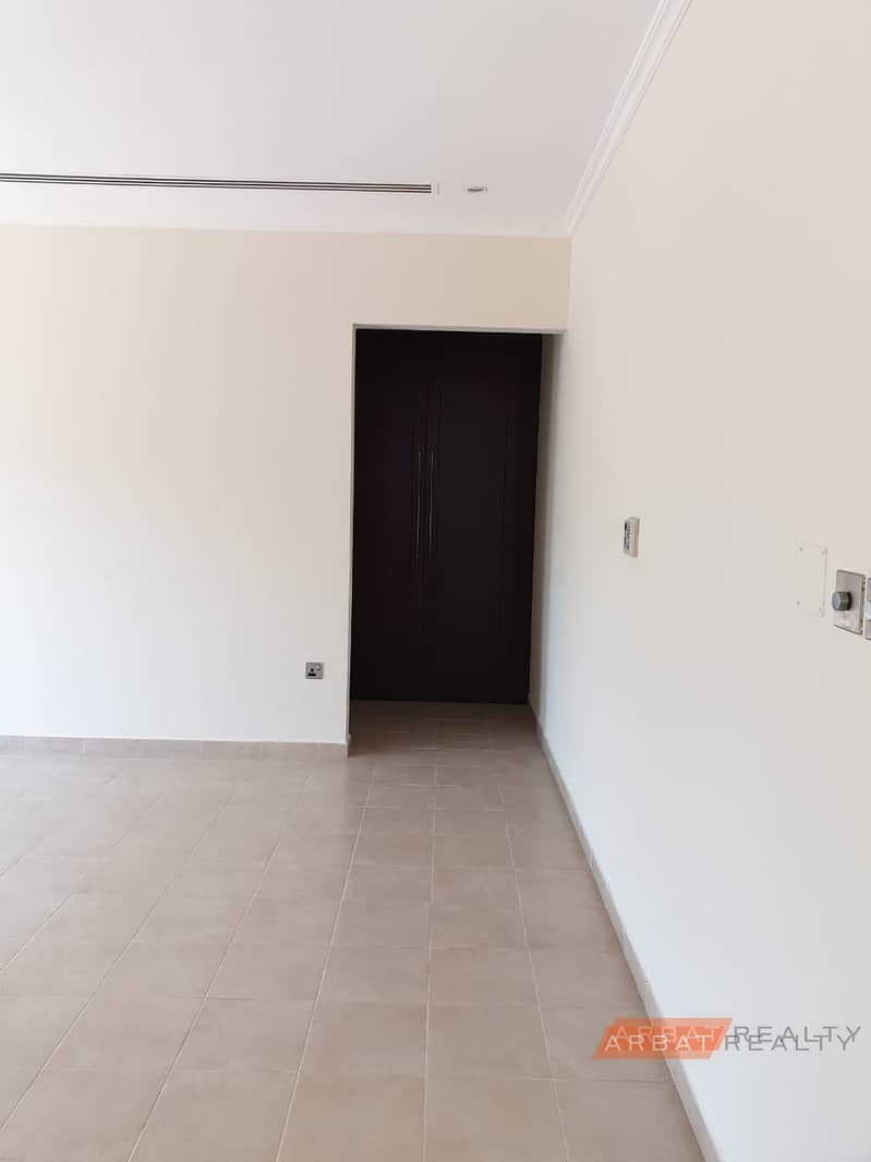 REGIONAL 4 BEDROOM FOR SALE IN DISTRICT 3 LARGE PLOT SIZE WITH PRIVATE POOL IN JUMEIRAH PARK