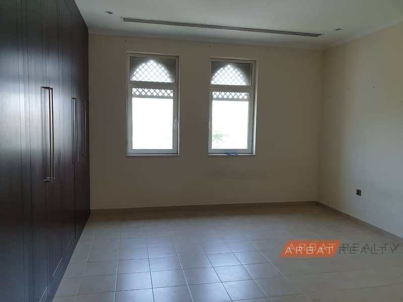 6 REGIONAL 4 BEDROOM FOR SALE IN DISTRICT 3 LARGE PLOT SIZE WITH PRIVATE POOL IN JUMEIRAH PARK