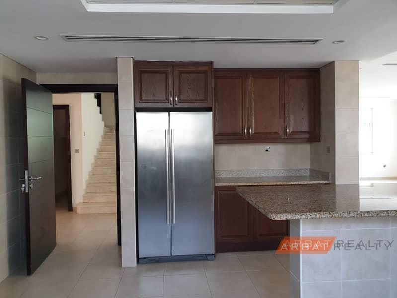 7 REGIONAL 4 BEDROOM FOR SALE IN DISTRICT 3 LARGE PLOT SIZE WITH PRIVATE POOL IN JUMEIRAH PARK