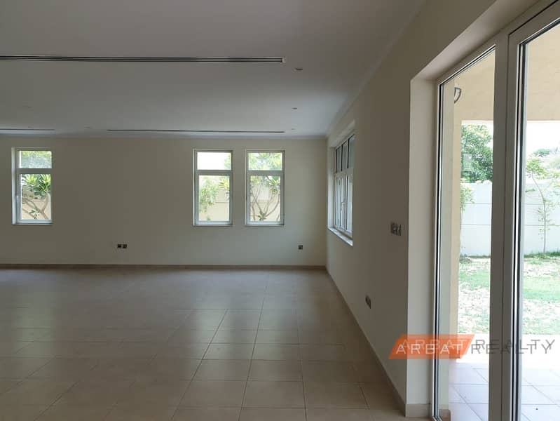 10 REGIONAL 4 BEDROOM FOR SALE IN DISTRICT 3 LARGE PLOT SIZE WITH PRIVATE POOL IN JUMEIRAH PARK