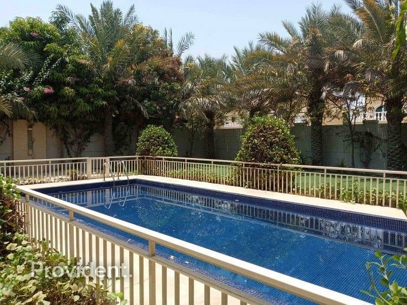 5 Immaculate Garden and Swimming Pool | vacant