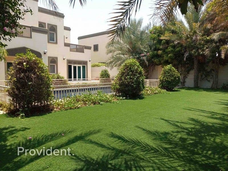 8 Immaculate Garden and Swimming Pool | vacant