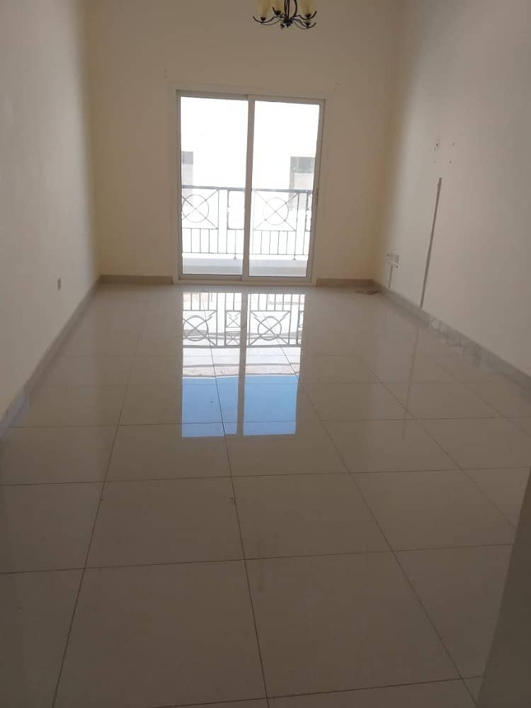 Spacious 1 Bhk With 2 Washoom  Free Covered Parking Only 28k