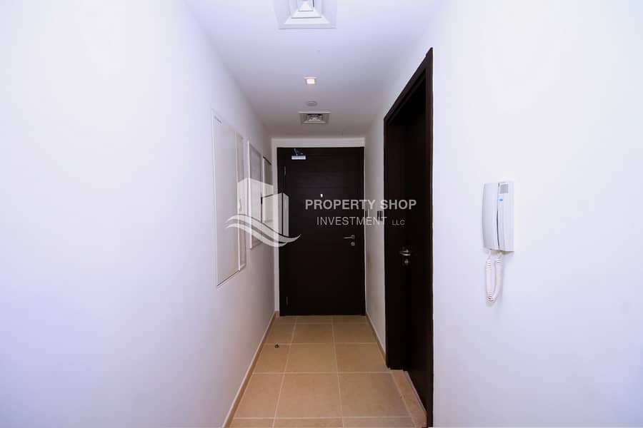 9 1-bedroom-apartment-al-reem-island-shams-abu-dhabi-mangrove-place-foyer. JPG
