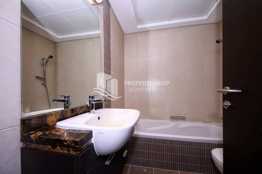 10 1-bedroom-apartment-al-reem-island-shams-abu-dhabi-mangrove-place-bathroom. JPG