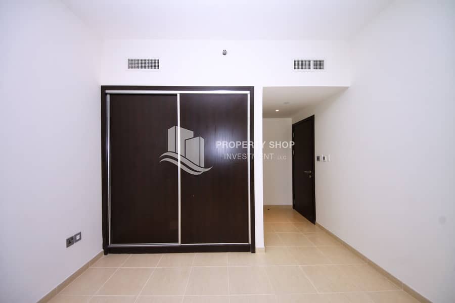 6 1-bedroom-apartment-al-reem-island-shams-abu-dhabi-mangrove-place-cabinet. JPG