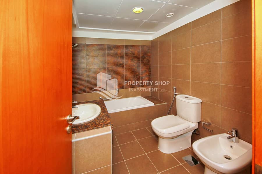 10 1-br-apartment-al-reem-island-shams-abu-dhabi-beach-tower-b-master-bathroom-1. JPG