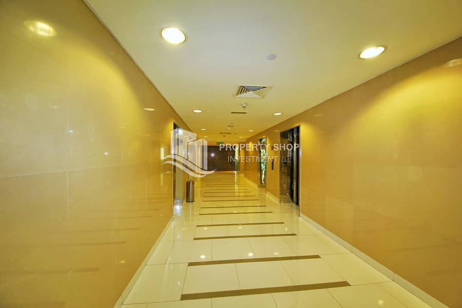7 abu-dhabi-al-reem-island-marina-square-community-lobby-elevator. JPG