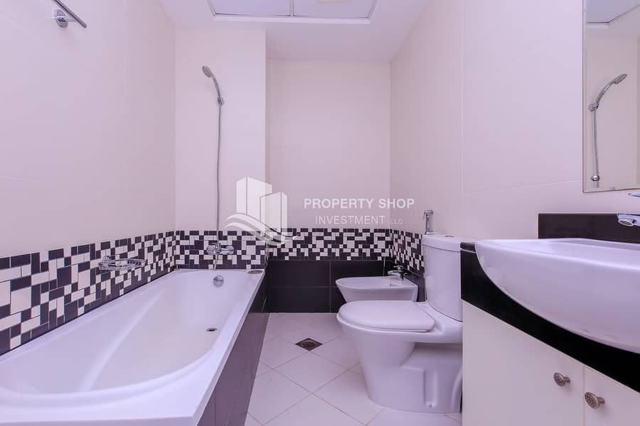 16 1-bedroom-apartment-al-reem-island-sham-abu-dhabi-ocean-scape-bathroom. JPG