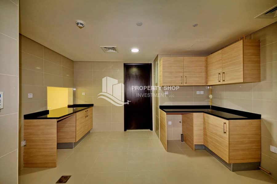 15 3-bedroom-apartment-al-reem-island-marina-square-ocean-terrace-kitchen-1. JPG