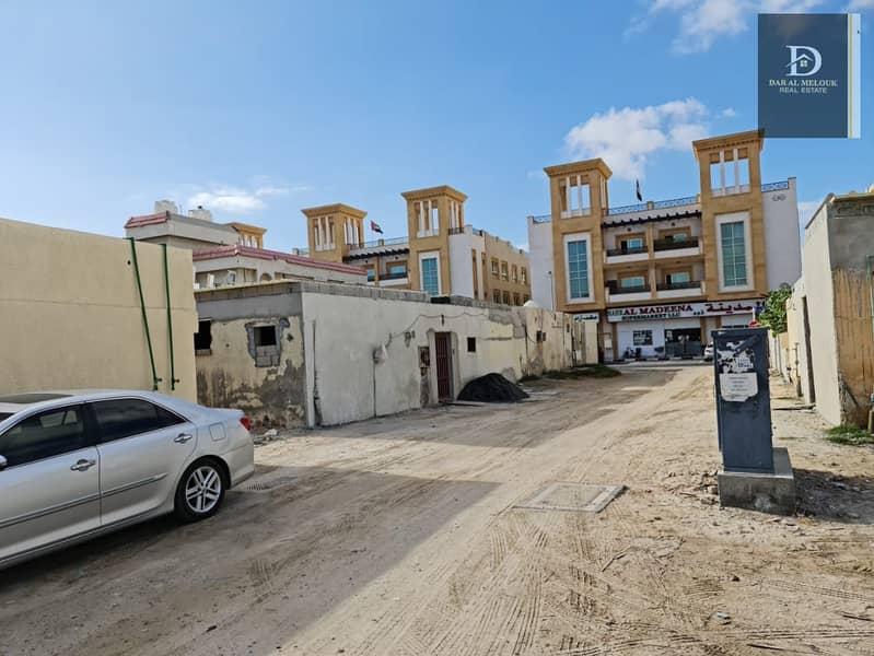 For sale, Nasiriyah house, two sections, area 2500 square feet
 2 regular counters
 Electricity, water and sewage
 section One
 4 rooms, a hall, and 3 bathrooms
 Section Two
 3 master rooms and a hall
 Complete maintenance was done, with adjustments to th