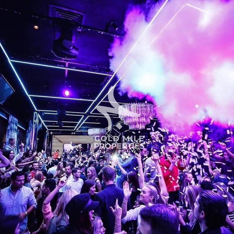 2 PHD-Rooftop-Lounge-NYC-View-of-Friday-Night-Dance-club-crowd-with-smoke-effects-Reservations-at-Always-The-VIP. jpg