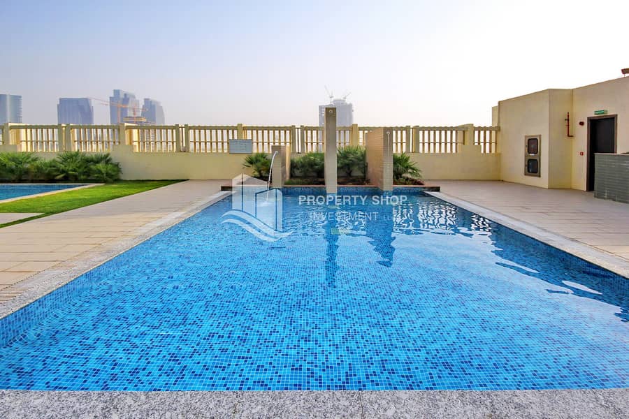 15 abu-dhabi-al-reem-island-marina-square-ocean-terrace-community-kids-swimming-pool. JPG