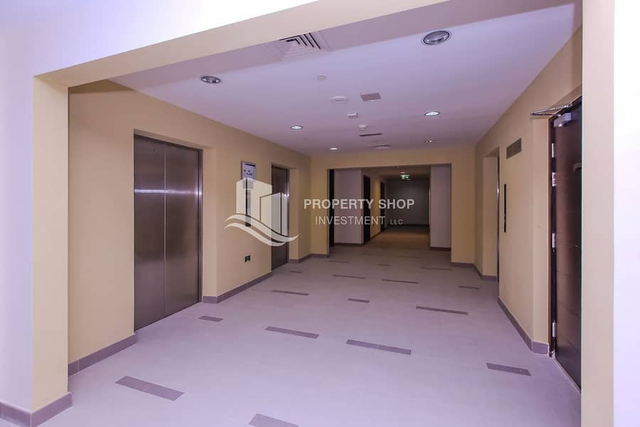 15 1-bedroom-apartment-al-reem-island-city-of-lights-sigma-tower-2-elevator. JPG