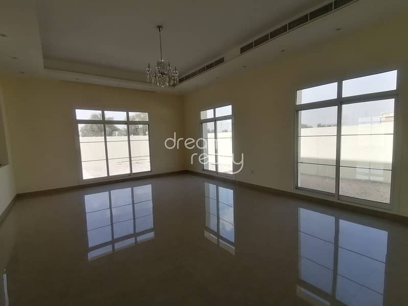 SPACIOUS 5 BED WITH COMPOUND VILLA FOR RENT