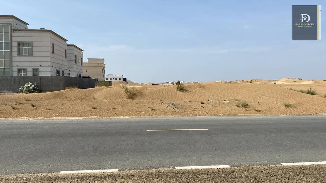 For sale in Sharjah, Al-Hoshi area, residential and investment land, area of ​​9,000 square feet, corner on two streets, 97 meter street and 24 meter street. Freehold installments completed. All Arab nationalities. Excellent location close to services on