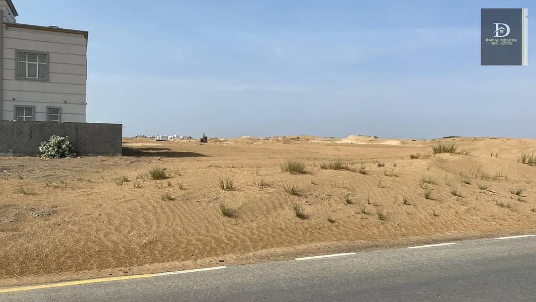For sale in Sharjah, Al-Hoshi area, residential land, area of ​​5430 feet, corner on two streets, ground villa permit, and the first 50% of the roof completed. Freehold installments for all Arab nationalities. Al-Hoshi area is characterized by easy entrys