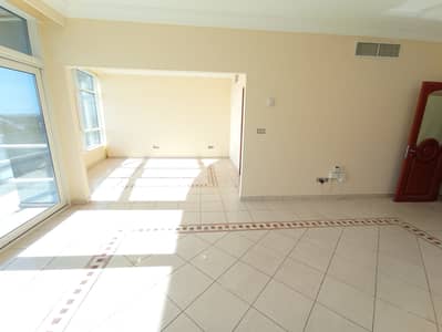شقة 4 غرف نوم للايجار في الطريق الشرقي، أبوظبي - شقة في منتزه خليفة،الطريق الشرقي 4 غرف 125000 درهم - 8497856