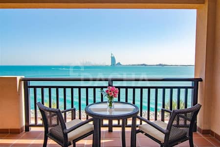 1 Bedroom Apartment for Sale in Palm Jumeirah, Dubai - Immaculate / Vacant 1 BED / Stunning Sea View