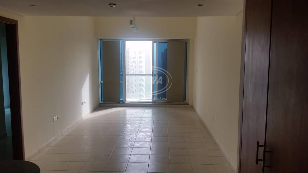 1 Bedroom Hall With Full Lake View on Higher Floor in Lake Terrace Tower Next to Jlt Metro - AED  85000