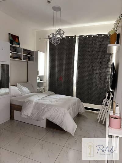 Studio for Rent in Jumeirah Village Circle (JVC), Dubai - Unveil Your Urban Sanctuary: Short-Term Retreats at Knightsbridge Court, JVC! 🌆✨