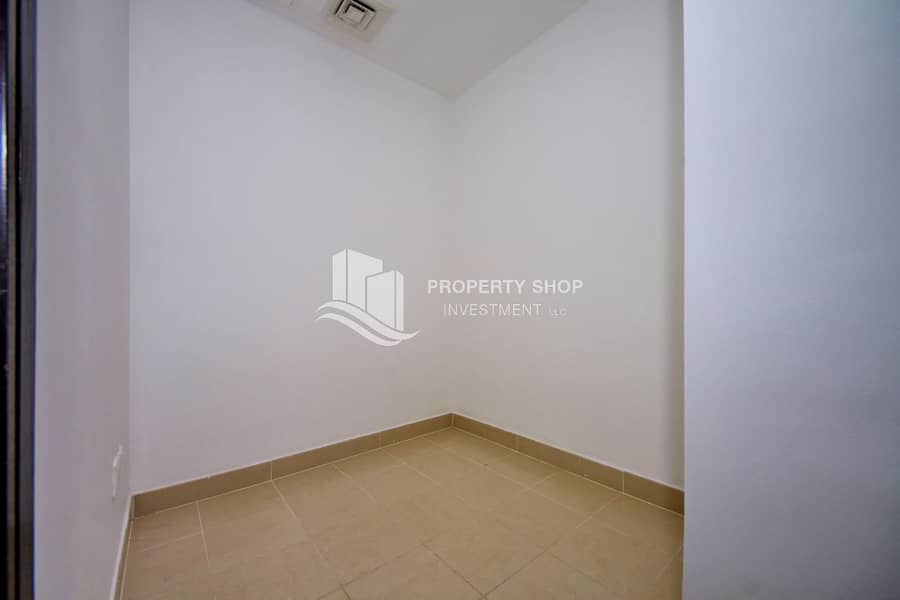 13 2-bedroom-apartment-al-reem-island-shams-abu-dhabi-sky-tower-maids-room. JPG