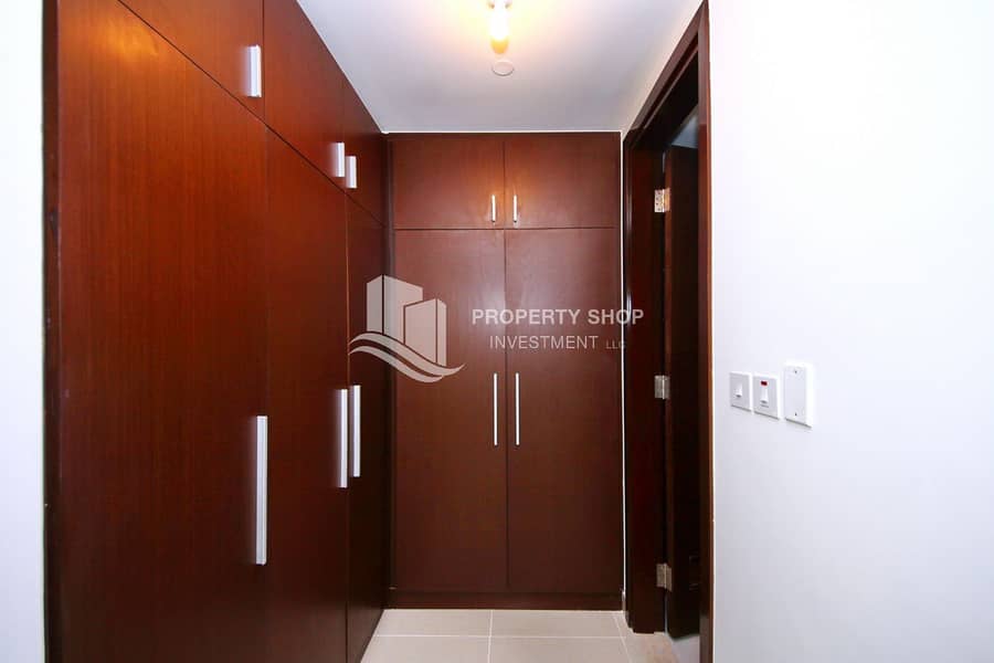 8 1-bedroom-abu-dhabi-apartment-al-reem-island-marina-square-al-maha-tower-cabinet. JPG